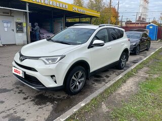 2017 Toyota RAV4 IV (XA40) Рестайлинг, белый, 2050000 рублей, вид 1