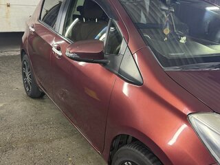 2012 Toyota Vitz III (XP130), красный, 800000 рублей, вид 5