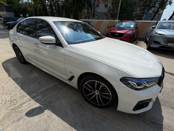 2022 BMW 5 серии 530i xDrive VII (G30/G31/G38) Рестайлинг, белый, 7000000 рублей - вид 4