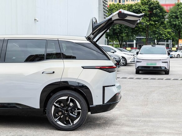 2026 Toyota bZ3X 58.3 kWh, чёрный, 3895003 рублей - вид 6