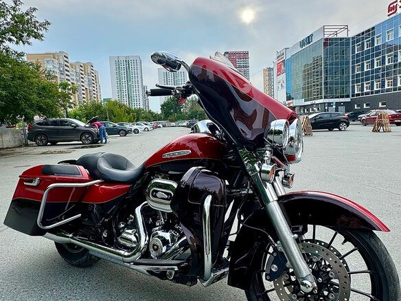 2010 Harley-Davidson Electra Glide, красный, 1150000 рублей - вид 13