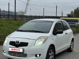 2008 Toyota Yaris II, белый, 299000 рублей, вид 1