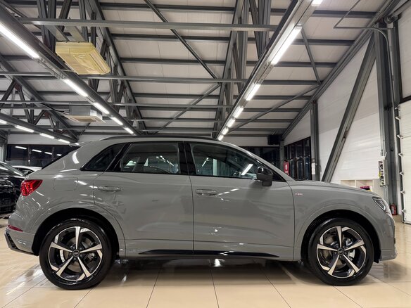 2026 Audi Q3 45 TFSI II (F3), серый, 5199000 рублей - вид 4