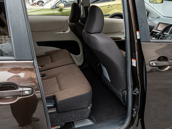 2015 Toyota Sienta II, коричневый, 1525000 рублей - вид 12