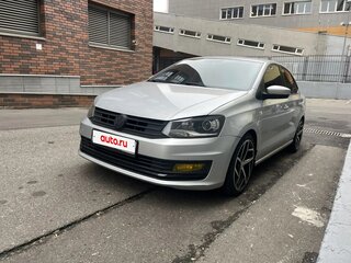 2016 Volkswagen Polo V Рестайлинг, серебристый, 860000 рублей, вид 3