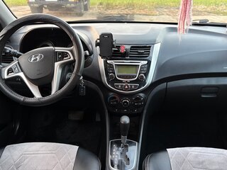 2013 Hyundai Solaris I, чёрный, 910000 рублей, вид 4