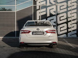 2018 Toyota Camry VIII (XV70), белый, 2288000 рублей, вид 4