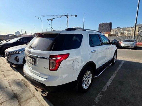 2013 Ford Explorer V, белый, 2050000 рублей - вид 2