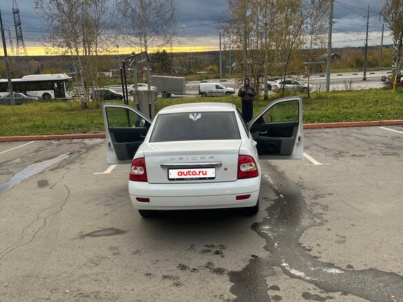 2011 Lada (ВАЗ) Priora I, белый, 300000 рублей - вид 3