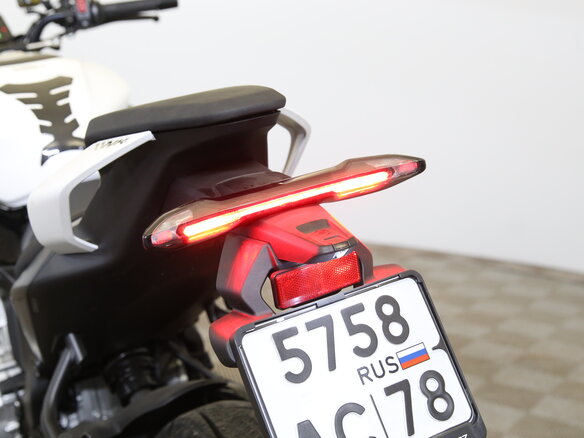 2026 CFMoto 675NK, белый - вид 10