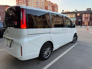 2019 Honda Stepwgn V Рестайлинг, белый, 1949000 рублей, вид 4