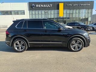 2019 Volkswagen Tiguan II, чёрный, 2820000 рублей, вид 4