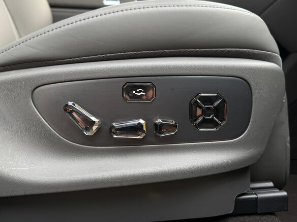 2025 Denza N9 46.9 kWh, чёрный, 6750000 рублей - вид 18