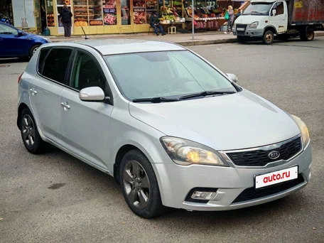 2010 Kia Ceed I Рестайлинг, серебристый, 630000 рублей, вид 3