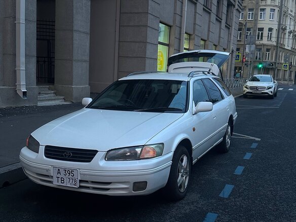 1998 Toyota Camry Gracia IV (XV20), белый, 480000 рублей - вид 1