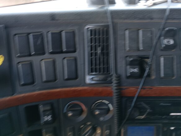 2004 Volvo VNL, белый, 1150000 рублей - вид 8
