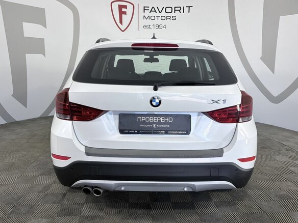 2014 BMW X1 20i I (E84) Рестайлинг, белый - вид 2