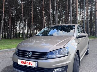 2018 Volkswagen Polo V Рестайлинг, бежевый, 1430000 рублей, вид 2
