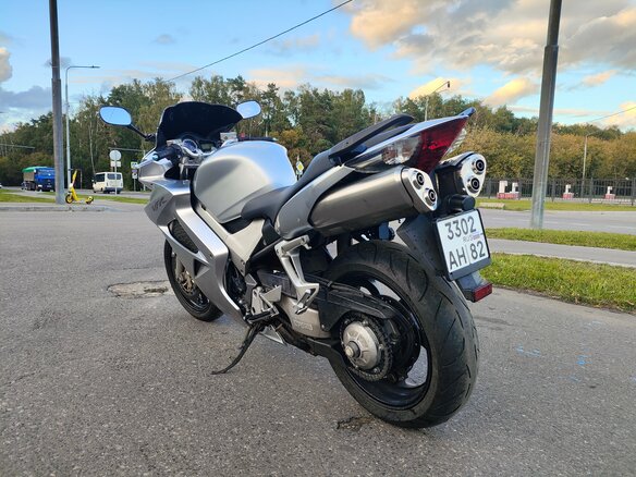 2006 Honda VFR 800, серебристый, 600000 рублей - вид 1