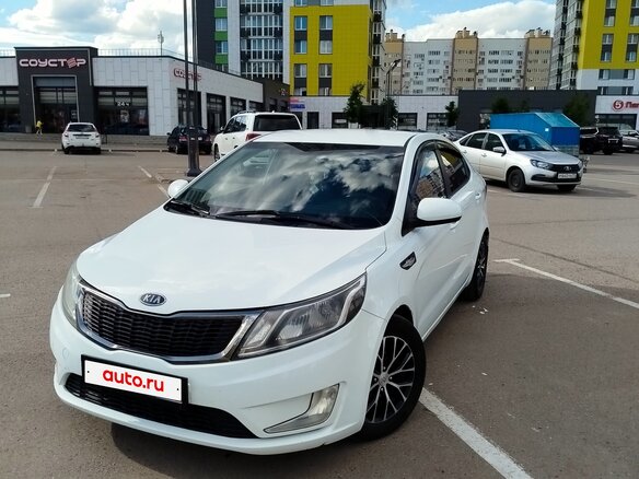 2012 Kia Rio 4-speed III, белый, 750000 рублей