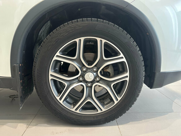 2014 Mitsubishi Outlander III Рестайлинг, белый, 1570000 рублей - вид 10
