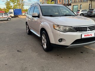2009 Mitsubishi Outlander II, белый, 950000 рублей, вид 4