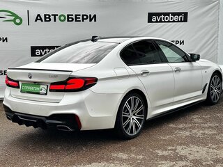 2017 BMW 5 серии 530d xDrive VII (G30/G31/G38), белый, 3468400 рублей, вид 5