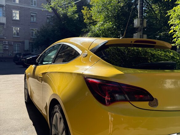 2014 Opel Astra GTC J Рестайлинг, жёлтый - вид 9