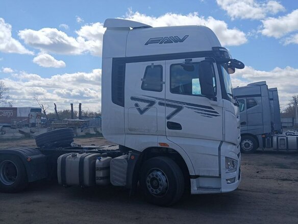 2023 FAW J7, белый, 8000000 рублей - вид 2