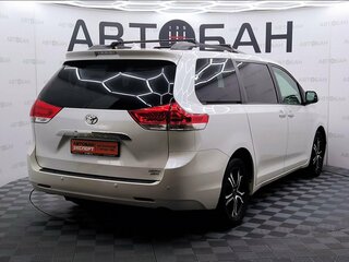 2012 Toyota Sienna III, белый, 2500000 рублей, вид 3