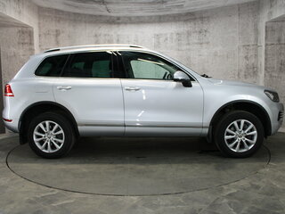 2010 Volkswagen Touareg II, серебристый, 1335000 рублей, вид 4