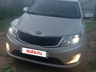 2014 Kia Rio 5-speed III, бежевый, 800000 рублей, вид 4