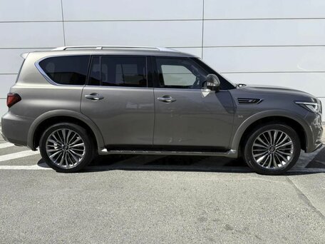 2018 Infiniti QX80 I Рестайлинг 2, серый, 3690000 рублей, вид 4