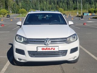 2014 Volkswagen Touareg II, белый, 2350000 рублей, вид 1