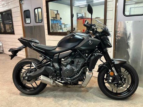 2025 Yamaha MT-07 (FZ-07), чёрный, 1020000 рублей, вид 2