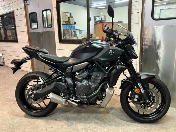 2025 Yamaha MT-07 (FZ-07), чёрный, 1020000 рублей - вид 1