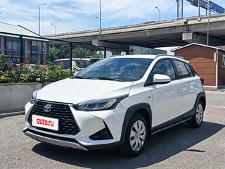 2022 Toyota Yaris L X XP150 Рестайлинг, белый, 1140000 рублей, вид 2
