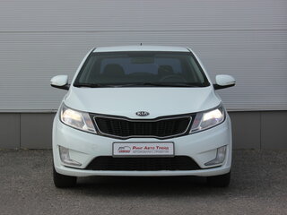 2013 Kia Rio 4-speed III, белый, 799000 рублей, вид 3