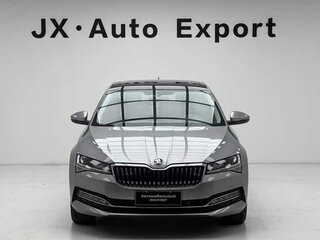 2024 Skoda Superb III Рестайлинг, серебристый, 2300888 рублей, вид 2