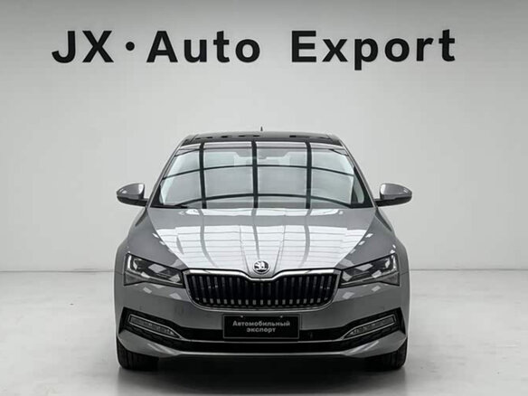 2024 Skoda Superb III Рестайлинг, серебристый, 2300888 рублей - вид 1