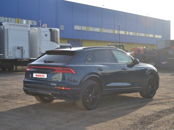 2018 Audi Q8 55 TFSI I (4M), синий, 5400000 рублей - вид 4