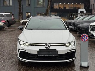 2023 Volkswagen Golf VIII, белый, 1690000 рублей, вид 2