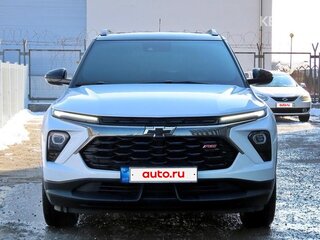 2023 Chevrolet TrailBlazer III Рестайлинг, белый, 1299100 рублей, вид 4