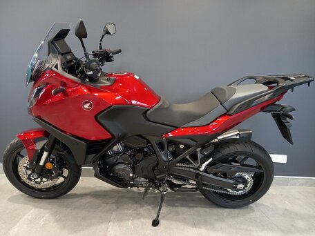 2023 Honda NT1100, красный, 1799900 рублей, вид 2
