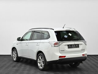 2013 Mitsubishi Outlander III, белый, 1105000 рублей, вид 2