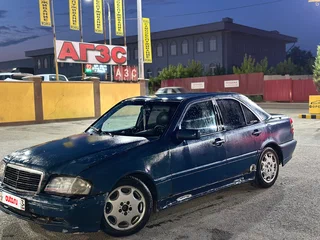 1994 Mercedes-Benz C-Класс 180 I (W202), синий, 120000 рублей, вид 1