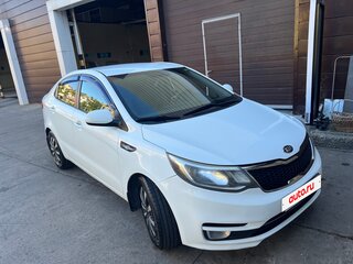 2015 Kia Rio III Рестайлинг, белый, 650000 рублей, вид 3