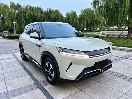 2024 BYD Yuan Up 45.12 kWh, бежевый, 1630000 рублей, вид 4
