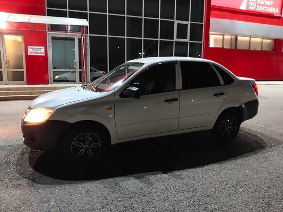 2012 Lada (ВАЗ) Granta I, белый, 295000 рублей - вид 2