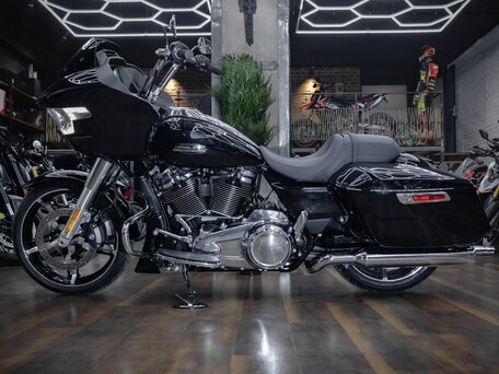 2025 Harley-Davidson Road Glide, чёрный, 3290000 рублей, вид 3